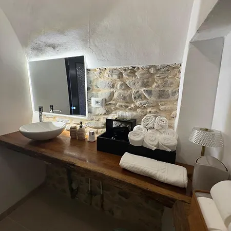 Bedbluesky-medieval Dolceacqua