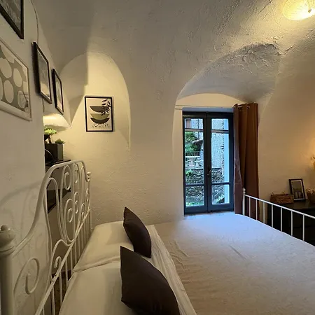 Bedbluesky-medieval * Dolceacqua